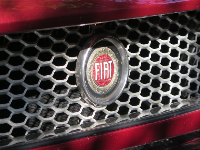 Saiba qual carro escolher entre o Fiat Nova Strada e o Fiat Fiorino.