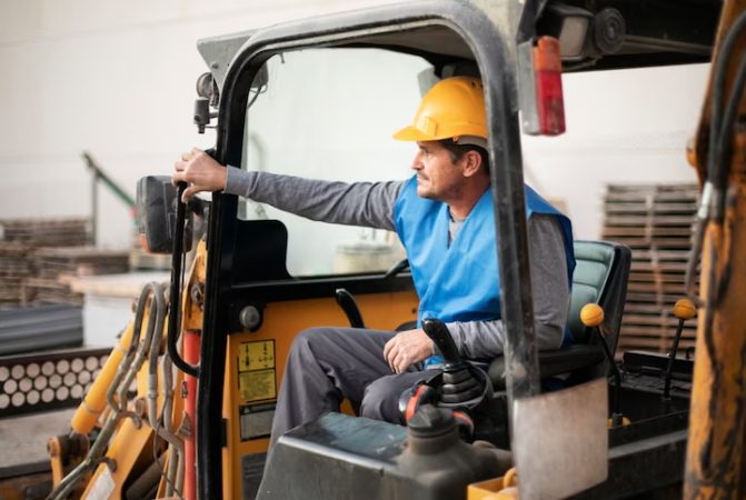 Os guindastes e guinchos são responsáveis pela movimentação de materiais em diversos setores. Saiba como essas máquinas funcionam.